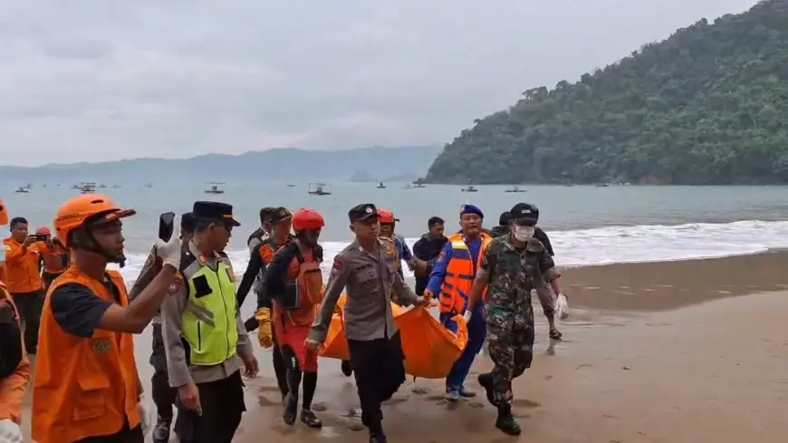 Pelajar yang Terseret Ombak di Pantai Konang Trenggalek Ditemukan Tewas oleh Nelayan