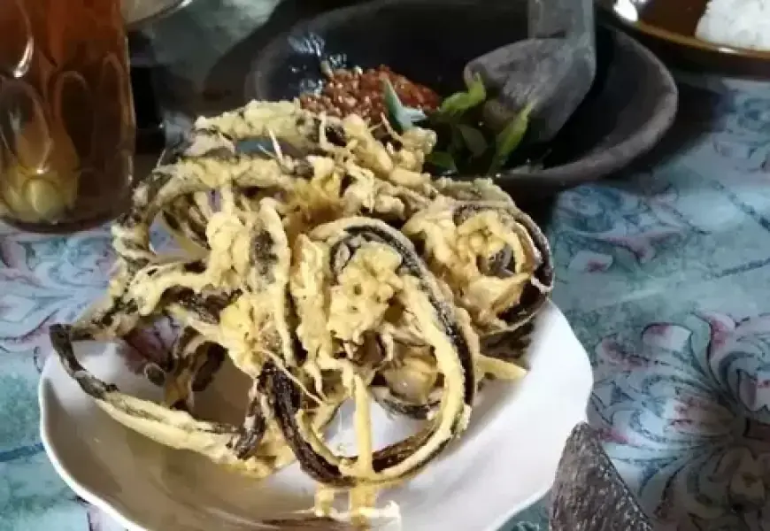 Belut Goreng Sambal Bawang Legendaris Mak Rumi di Blitar