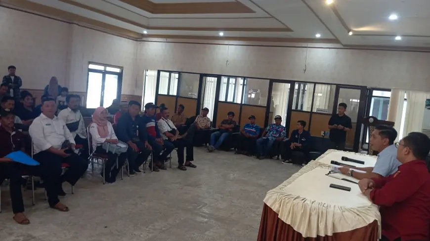 Datangi Kantor Kejaksaan Blitar, Puluhan Warga Doko Laporkan Dugaan Penyelewengan HGU