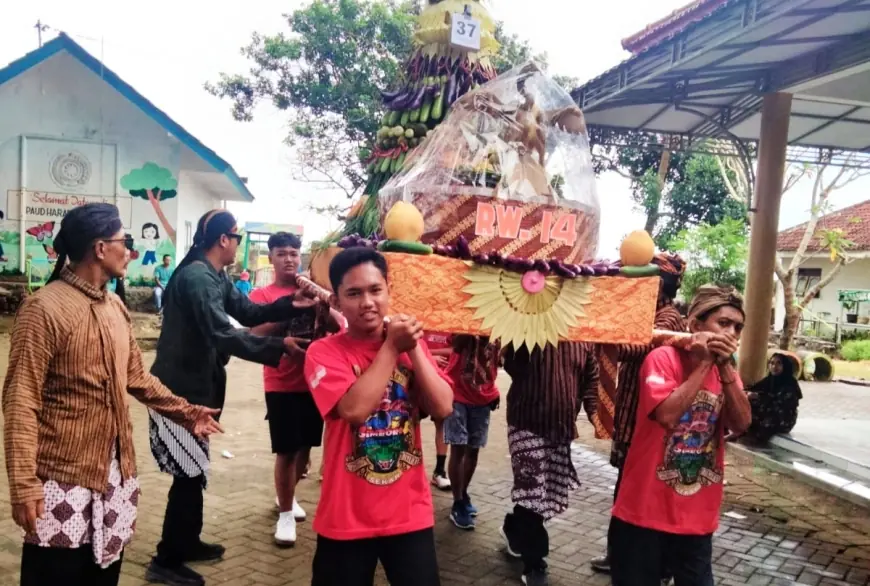 Ajang Promosi Budaya, Kirab Tumpeng Situs Beteng Majapahit Digelar Desa Sidomekar Jember