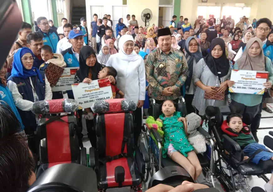 Gubernur Jawa Timur Serahkan 8 Macam Bansos di Jombang Senilai Rp5,69 Miliar