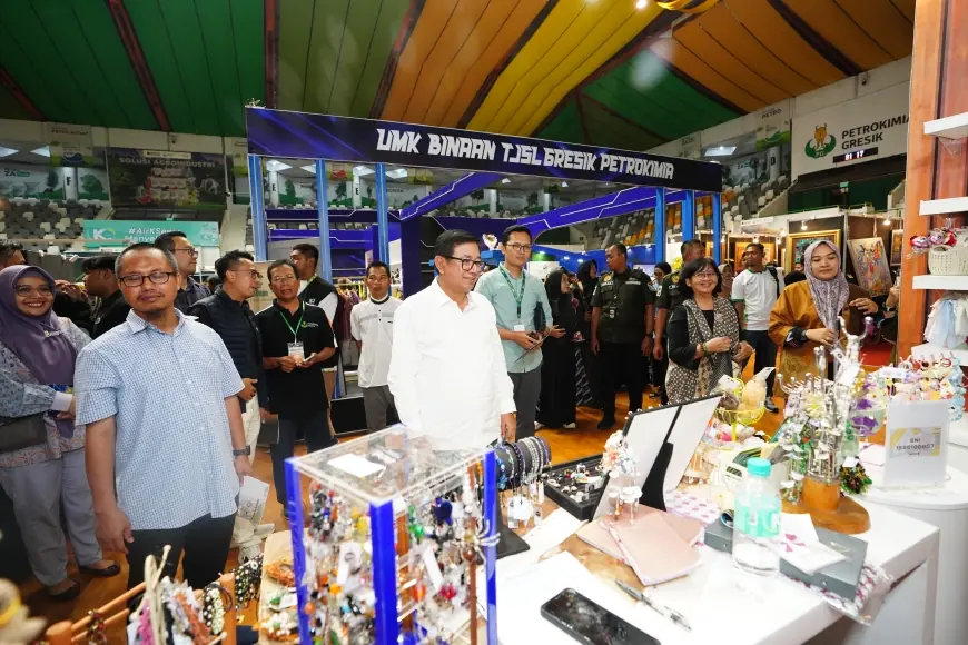 Petrokimia Gresik Dorong Pemberdayaan UMKM Lokal lewat PetroNite Fest 2025