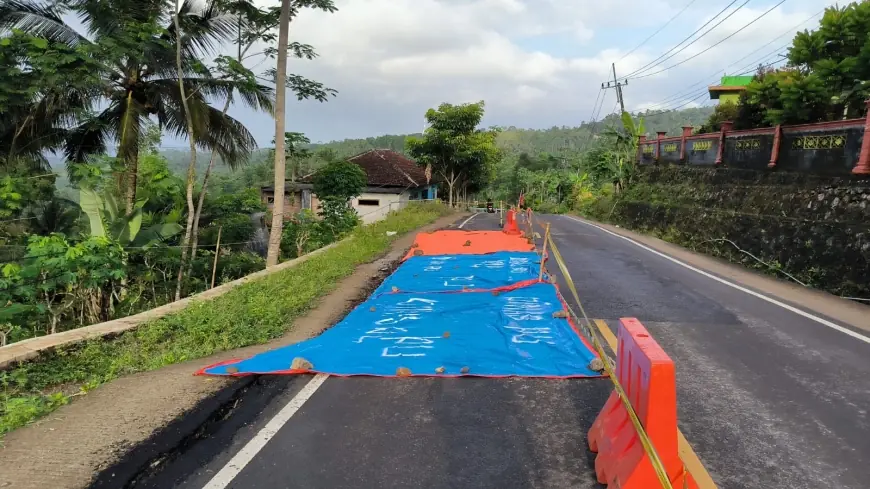 Jalan Nasional Pacitan-Trenggalek Amblas, Buka Tutup Jalur Diberlakukan