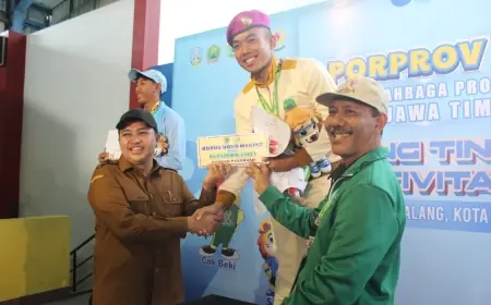 Bupati Pasuruan Beri Uang Mentas dan Beasiswa untuk Peraih Medali Emas Porprov Jatim 2025