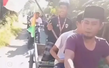Pulang ke Probolinggo, Juara Muaythai Asia Disambut dengan Konvoi Gerobak