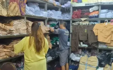 Penjualan Seragam Sekolah di Surabaya Melejit Jelang Tahun Ajaran Baru