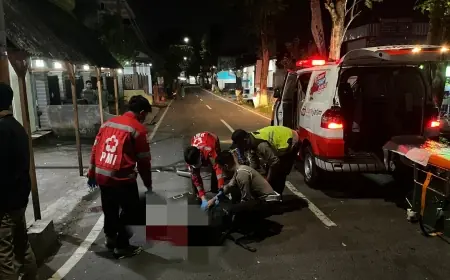 Tertabrak Mobil Saat Menyeberang, Pemotor di Kota Blitar Kritis