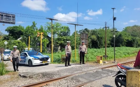 Tekan Potensi Laka, Satlantas Polres Blitar Kota Cek Perlintasan KA tanpa Palang Pintu