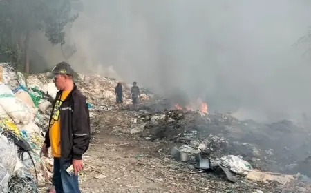 Satu Truk dan Enam Kambing Hangus Akibat Kebakaran Tempat Pengolahan Sampah di Mojokerto