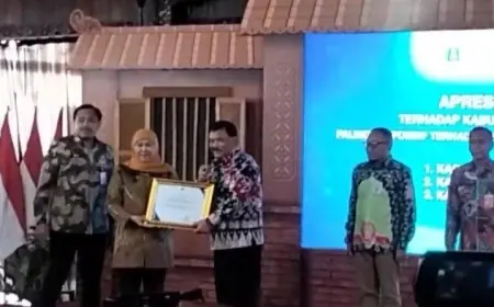 Pemkab Nganjuk Terima Penghargaan Kabupaten Tercepat dalam Pembentukan Koperasi Desa Merah Putih