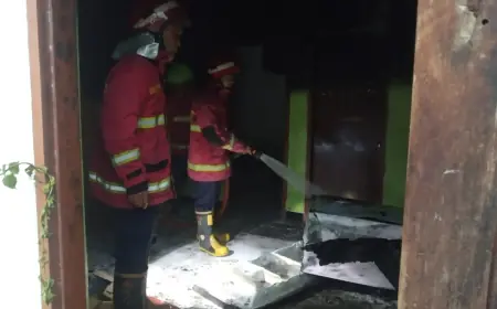 Diduga akibat Korsleting Listrik, Rumah Warga di Tulungagung Ludes Terbakar