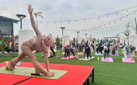 Harmoni Relaksasi di Tengah Segarnya Udara Kota Malang dengan Sunset Yoga di Swiss-Belinn Malang