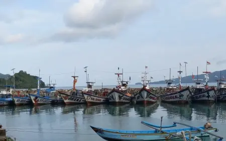 Cuaca Ekstrem, Ribuan Nelayan Prigi Trenggalek Terpaksa Tidak Melaut di Tengah Musim Panen Ikan