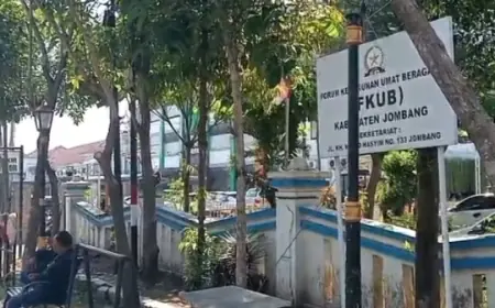 Sejumlah Lampu Penerangan Jalan Wahid Hasyim Jombang Rusak, Pencahayaan RTH Terganggu