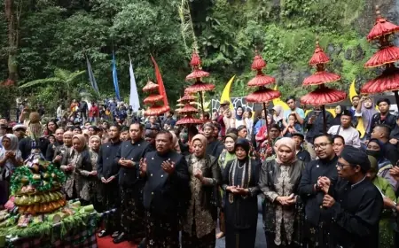 Siraman Sedudo 2025 Disambut Meriah, Ribuan Warga Terbius Kekhidmatan Tradisi Sakral
