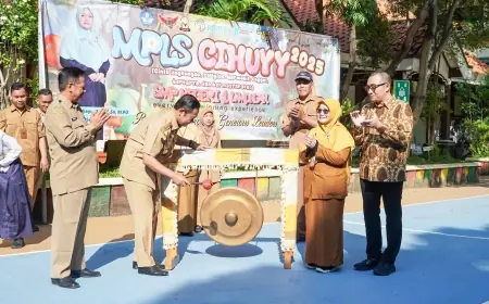 Bupati Lamongan Buka MPLS, Pastikan Suasana Sekolah Aman dan Nyaman