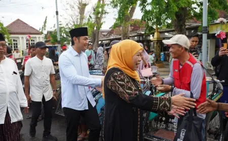 Khofifah Ziarah ke Makam Sunan Bonang, Bagikan Sembako ke Tukang Becak