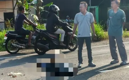 Kurang Hati-Hati saat Putar Balik, Warga Driyirejo Gresik Tewas Dihantam Pemotor Lain