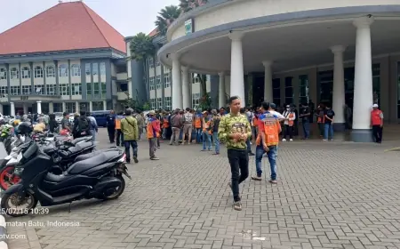 Aksi Penolakan Sistem Gate Parkir, PKL dan Jukir Geruduk Pemkot Batu