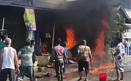 Merokok saat Isi Bensin, Toko Madura di Jombang Terbakar