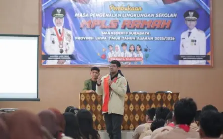 Datangkan Alumni, MPLS SMAN 9 Surabaya Ajak Siswa Baru Raih Prestasi Tanpa Sensasi