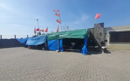 Eks Karyawan PT Gunawan Fajar Dirikan Tenda Darurat di Depan Pabrik, Tuntut Hak dan Kawal Aset