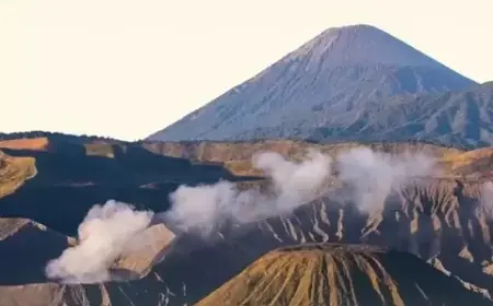 Pendakian Gunung Semeru Ditutup Sementara untuk Menghormati Hari Raya Karo