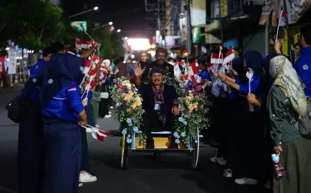 Delegasi APEKSI Naik Becak Susuri Jalan Dhoho Kota Kediri, Disambut Keramahan Warga