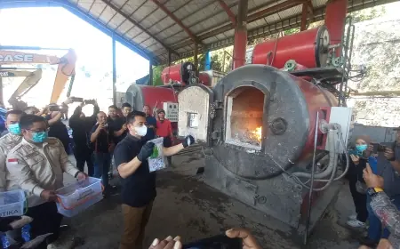 Kejari Kota Batu Musnahkan Barang Bukti 113 Perkara, Mulai Ganja hingga HP Curian
