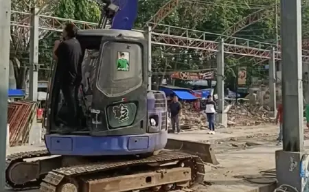 Pemkab Gresik Lakukan Revitalisasi Pasar Sidayu, Bangunan Mulai Dibongkar
