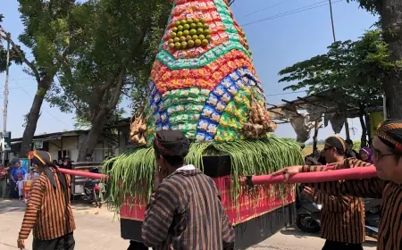 Uri-uri Budaya lewat Kirab Satu Suro, Anggota DPRD Jatim: Perkuat Kearifan Lokal di Jombang