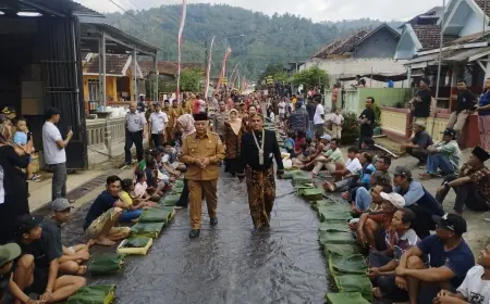 Bupati Malang Tinjau Bersih Desa dan HUT ke-93 Pujiharjo, Bahas Penanggulangan Banjir dan Perbaikan Jalan