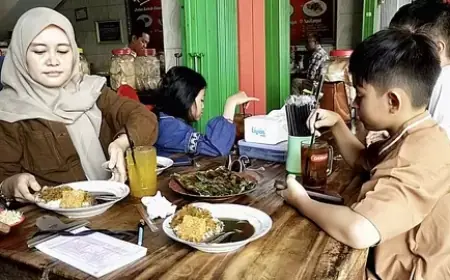 Rawon Pak Pangat, Sajian Khas Surabaya yang Melegenda sejak 1969