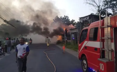 Bakaran Sampah Picu Kebakaran Deretan Toko di Jombang