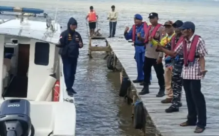 Cuaca Buruk, Perahu Nelayan di Gresik Tenggelam Diterjang Ombak
