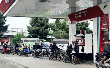Antrean Mengular di SPBU Jember, Pembelian BBM Kini Dibatasi