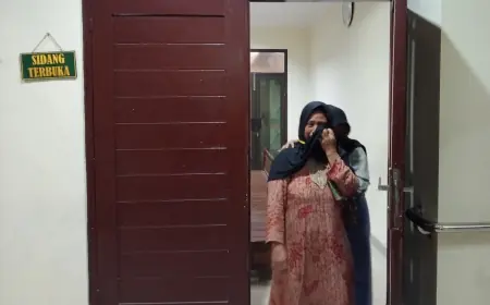 Keluarga Pembunuh Karyawan Minimarket di Jombang Menangis saat Terdakwa Ceritakan Ayah dan Ibunya