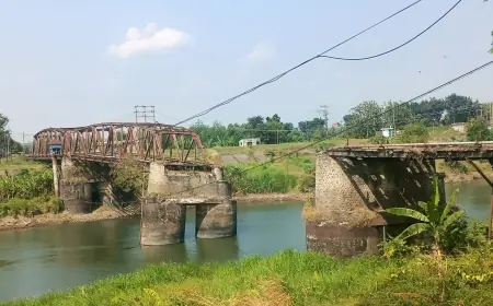 Jembatan Lama Kertosono Nganjuk Roboh Akibat Hujan Deras, Akses Warga Terputus Total
