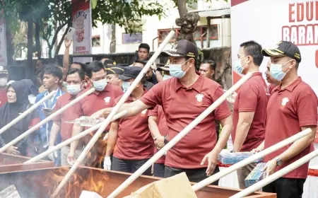 Pemkab Lamongan Musnahkan Rokok dan MMEA Ilegal