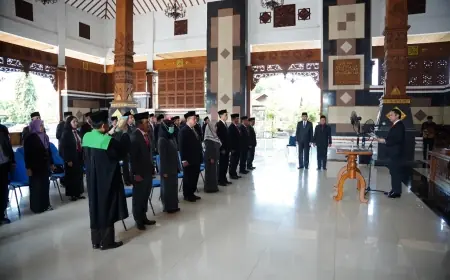 Bupati Tuban Lantik 8 Pejabat Pimpinan Tinggi Pratama, Dorong Inovasi dan Kemandirian Daerah