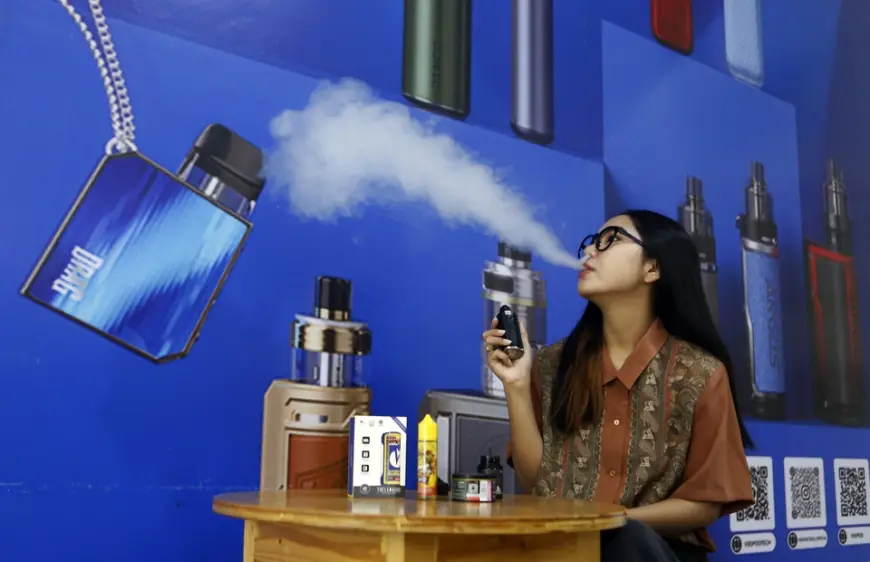 Berharap Aman Ganti Rokok dengan Vape? Penyakit Paru Tetap Mengintai