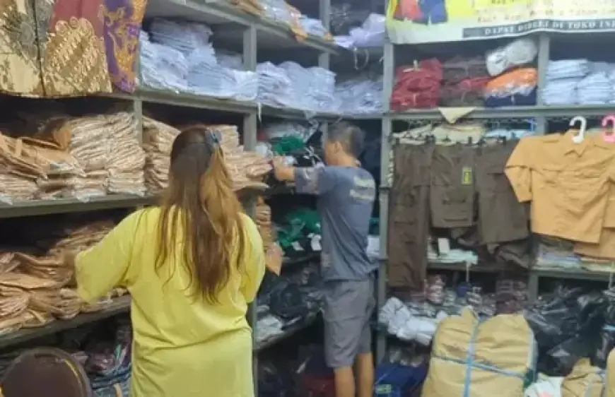 Penjualan Seragam Sekolah di Surabaya Melejit Jelang Tahun Ajaran Baru