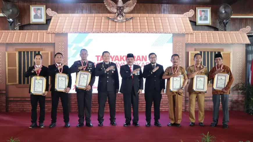 Polres Nganjuk Berangkatkan Enam Orang Umrah Gratis di Hari Bhayangkara ke-79
