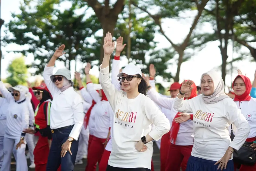 Senam Bersama Ratusan Lansia, Mbak Cicha: Supaya Tetap Bugar di Usia Senja