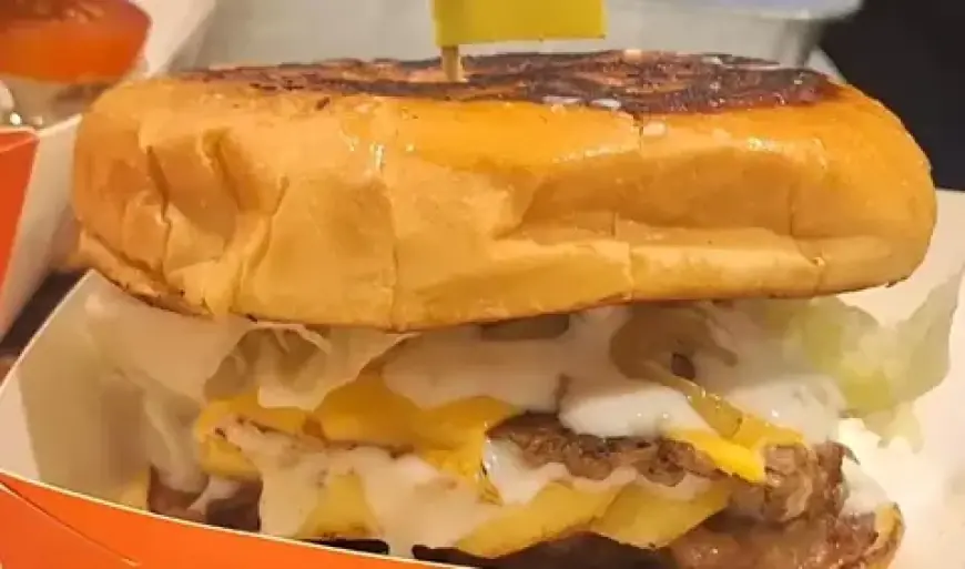 Burger Khas Amerika di Surabaya Raup Omzet Rp15 Juta per Hari