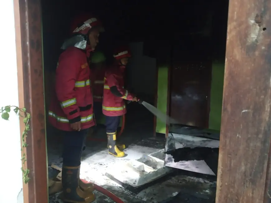 Diduga akibat Korsleting Listrik, Rumah Warga di Tulungagung Ludes Terbakar