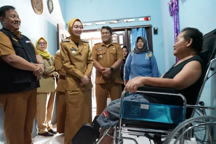 Wali Kota Kediri Serahkan Bantuan Alat Mobilitas dan Biaya Hidup untuk Difabel