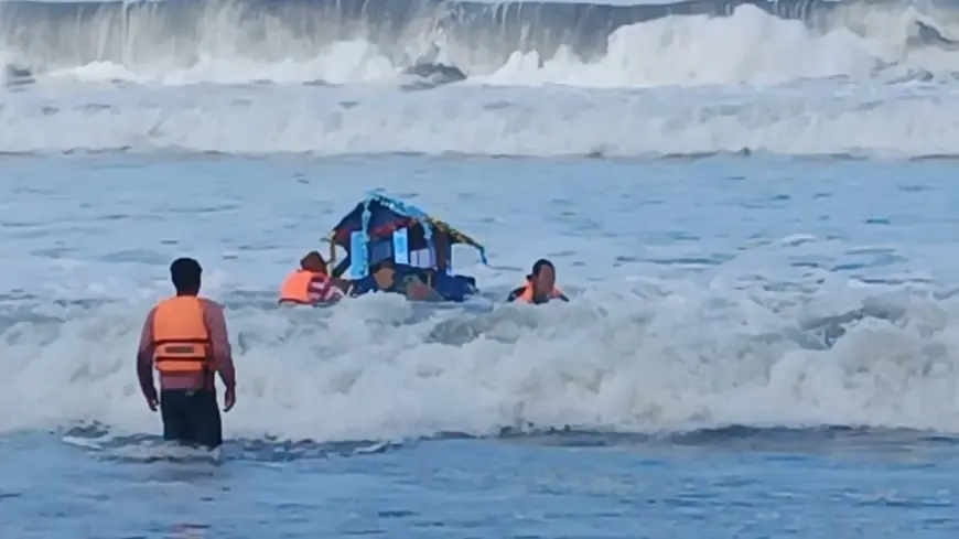 Petik Laut Puger Jember Beriring Doa Bersama Bagi 6 Nelayan yang Hilang