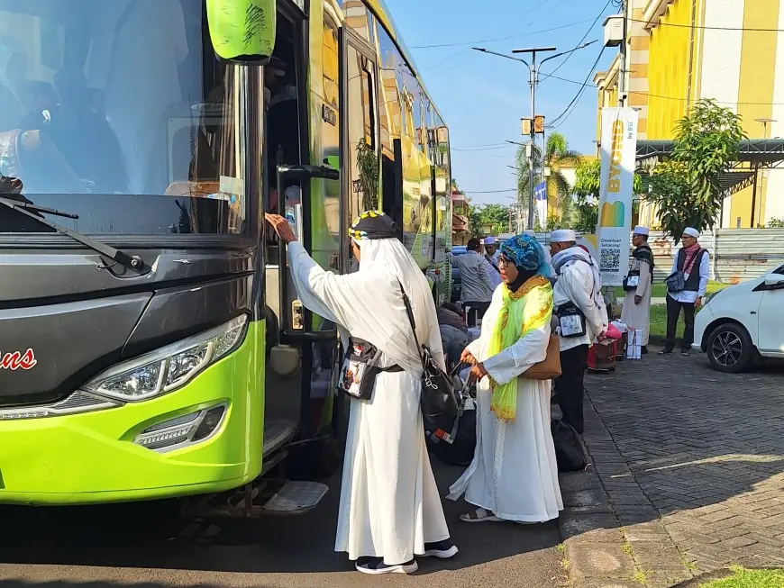 Tiket Hangus, Jemaah Manggarai NTT Pulang dengan Biaya Sendiri usai Tertahan 4 Hari karena Erupsi