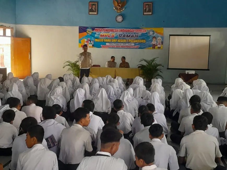 BNN Nganjuk Jelaskan Bahaya Narkoba kepada Siswa Baru Peserta MPLS di SMPN 1 Patianrowo